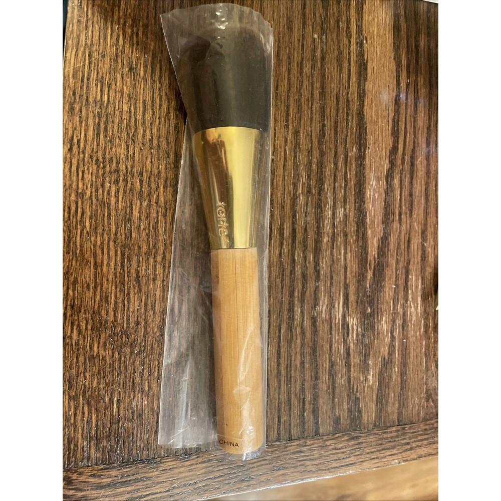 TARTE BAMBOO COMPLEXION POWDER BRUSH  (Full Size) Bamboo Handle